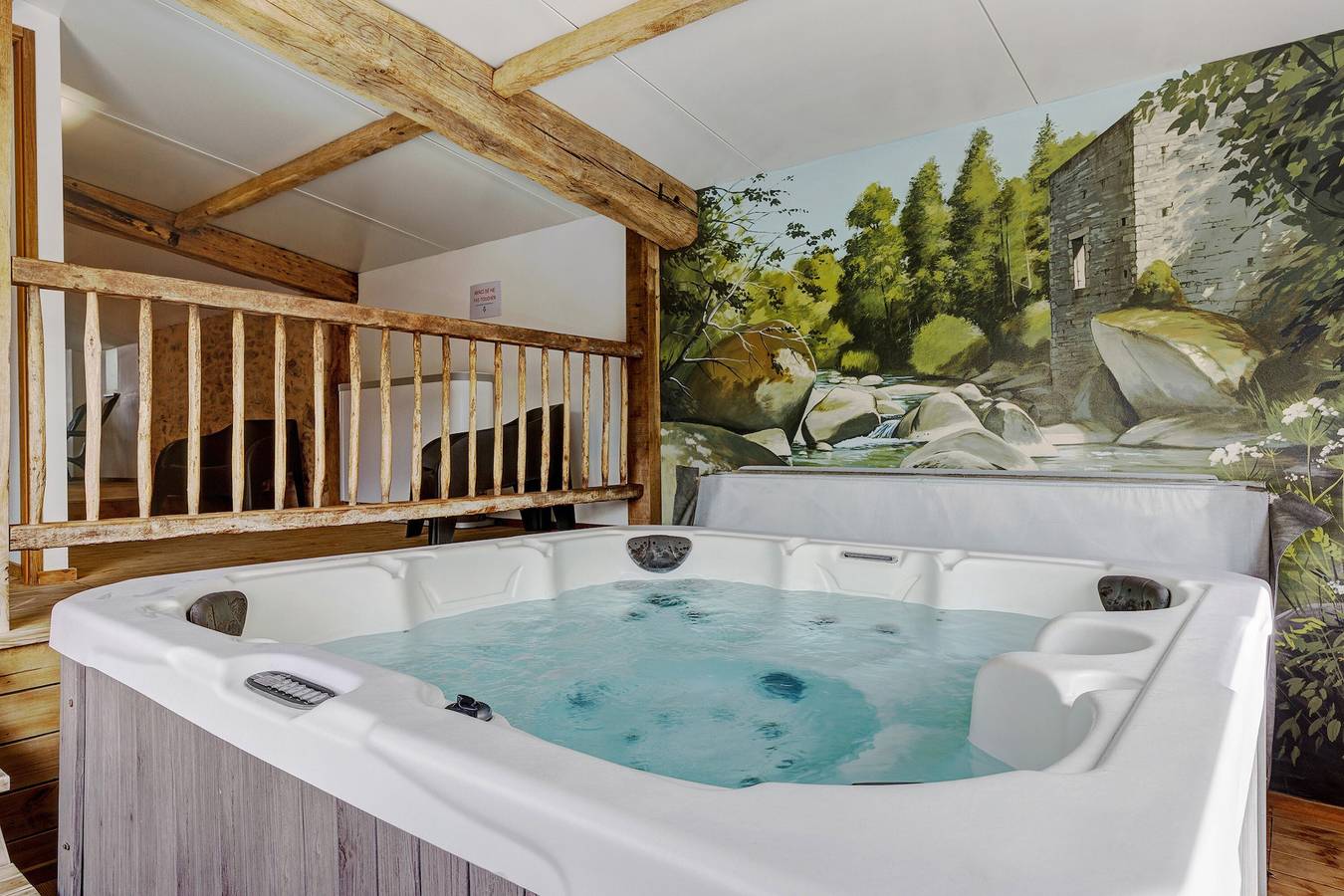 Le Clos des Prés avec Piscine, Spa et Baby-Foot in Chaillé-sous-les-Ormeaux, Région de La Roche-sur-Yon
