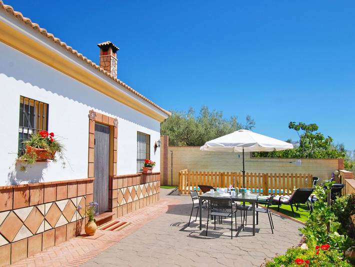 Casa rural para 6 personas, con piscina además de jardín y terraza, Se admiten mascotas en Comares - 4
