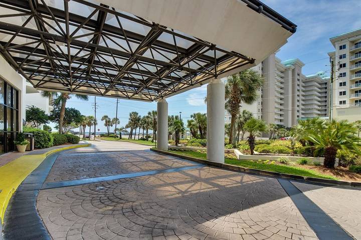 Vacation rental for 6 people, with hot tub and pool as well as balcony in Miramar Beach