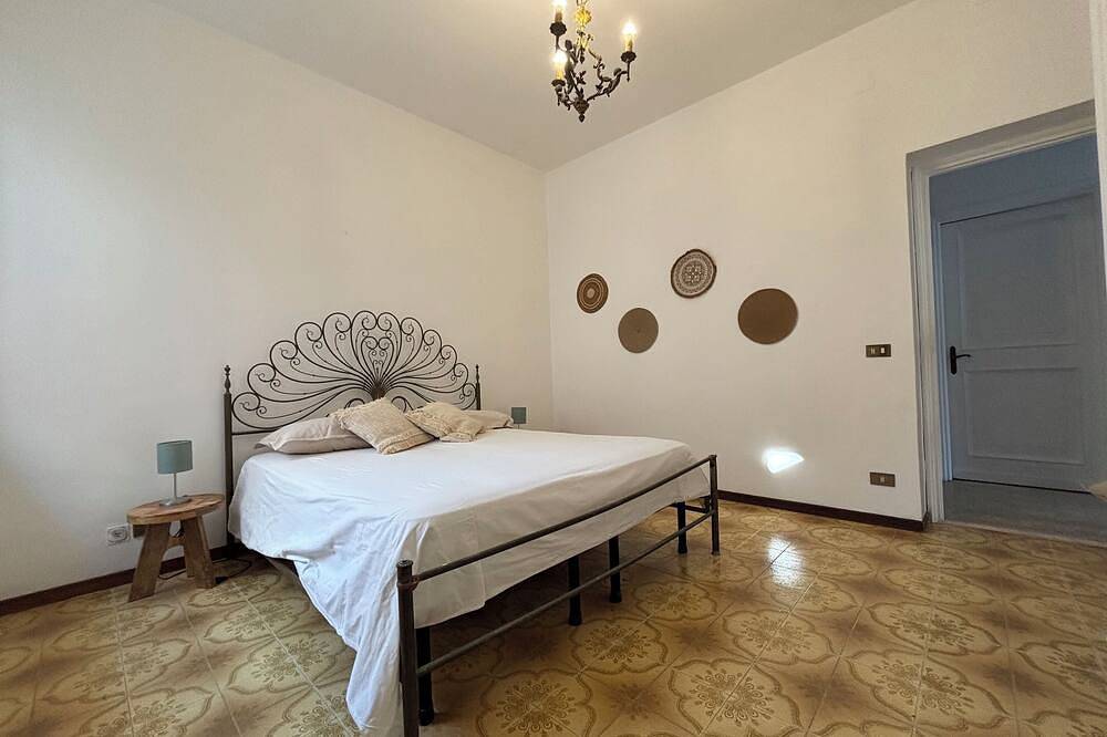 Villa Sofia: Moorish-Style Villa with Private Beach Access & 2000sqm Garden in Terracina, Pontinische Ebene