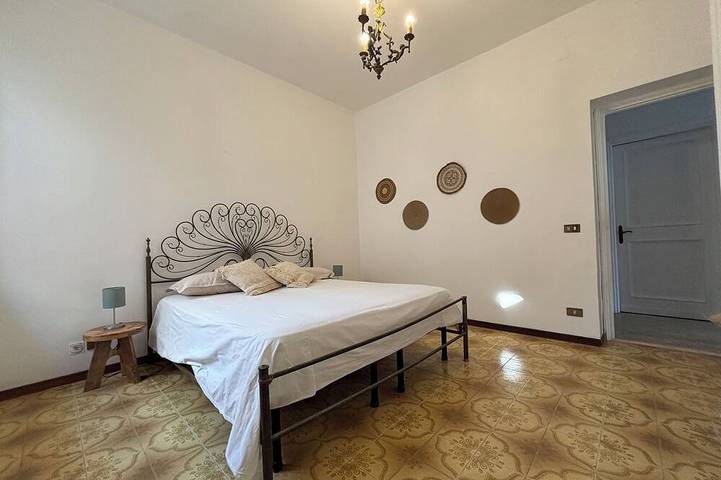 Villa Sofia: un'oasi di tranquillità con accesso diretto sulla spiaggia in Terracina, Agro Pontino