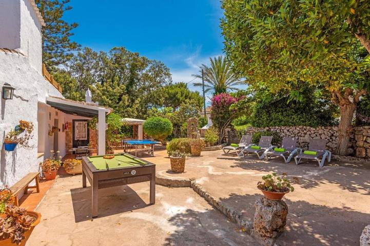 Location de vacances pour 6 personnes, avec piscine et jardin, adapté aux familles à Es Castell - 2