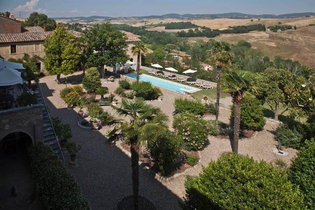 Villa with Private Pool in San Giovanni d'Asso, Montalcino