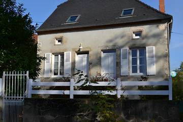 Gîte pour 8 personnes, avec jacuzzi et jardin ainsi que terrasse et sauna à Bransat