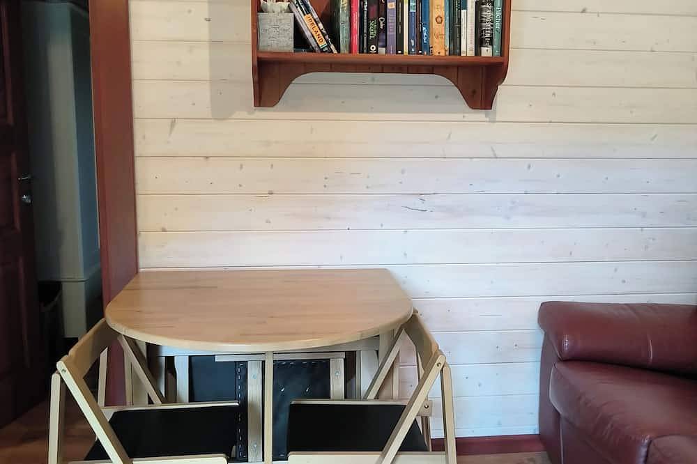Beautiful orchard cabin near ballyvaughan in Clare. in Drumcreehy, County Clare