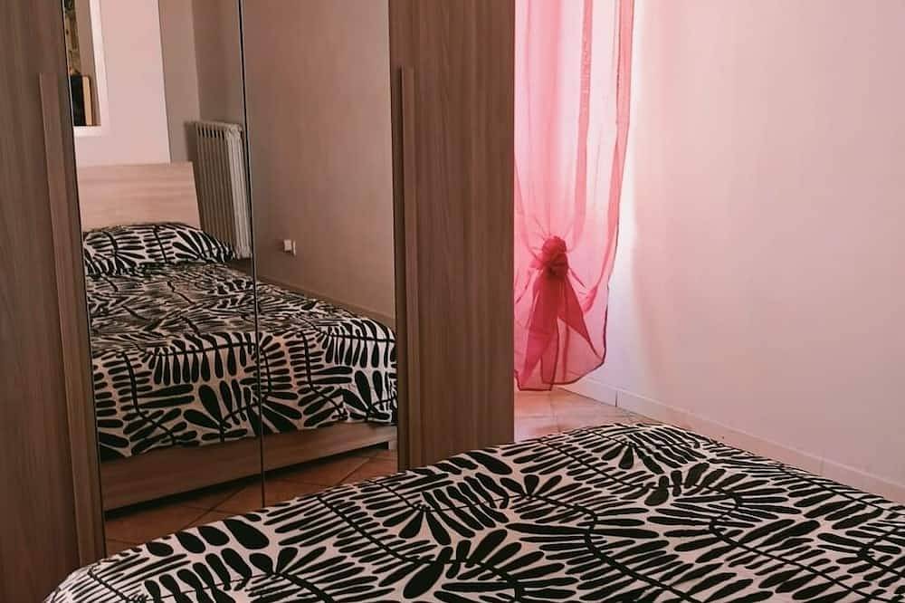 Entire apartment, Bright loft in the historic center of Marino with separate entrance. in Marino, Parco Regionale dei Castelli Romani