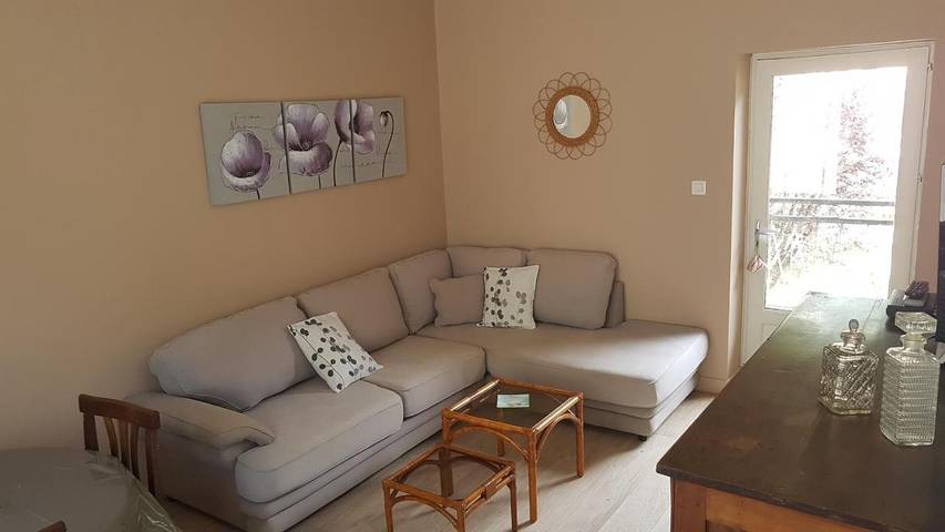 Gîte pour 4 personnes, avec vue et jardin, animaux acceptés à Aubin