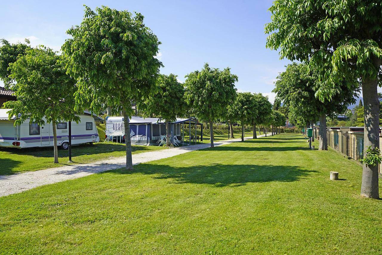 Camping Onda Blu in Manerba del Garda, Prealpi Gardesane