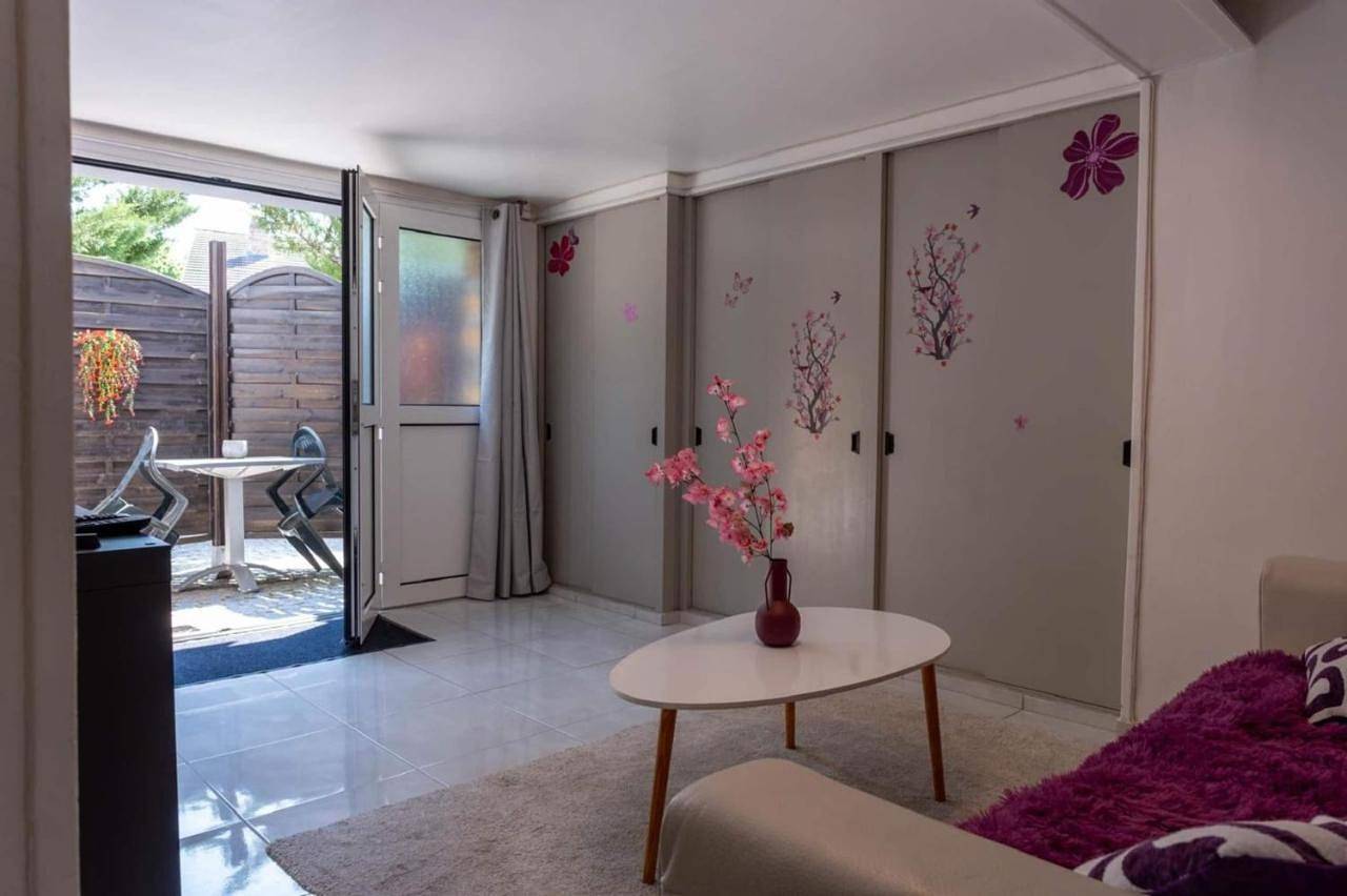 Appartement entier, Sweet Home Élégance & Terrasse in Sainte-Geneviève-des-Bois, Essonne
