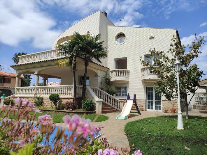 Finca für 12 Personen, mit Balkon und Terrasse sowie Garten und Pool in Benicarló