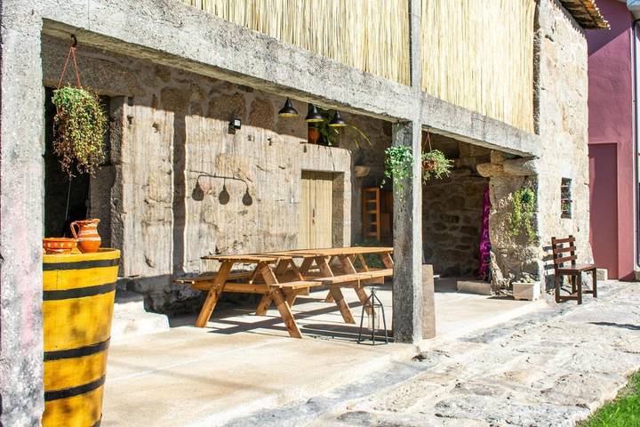 Location de vacances pour 13 personnes, avec jardin ainsi que vue et piscine, animaux acceptés dans Vila Verde - 3