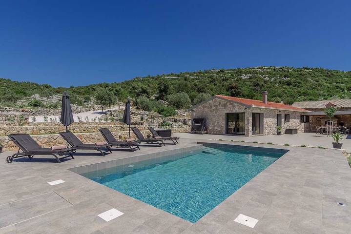 Villa para 7 pessoas, com Terraço e Piscina em Marina