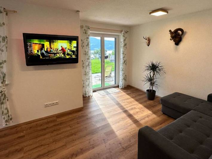 Ferienwohnung für 4 Personen, mit Terrasse und Garten sowie Seeblick und Ausblick in Steinbach am Attersee