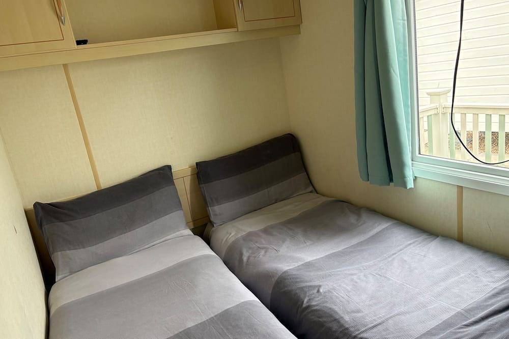 Cabin Sleeps 8 with Indoor Pool in Chapel St. Leonards, Lincolnshire