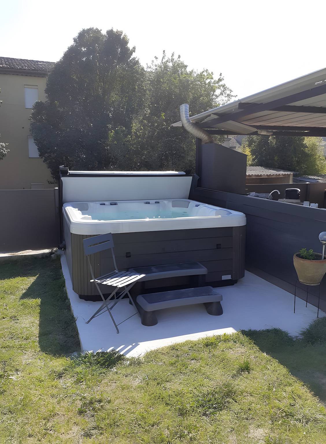 Casa de huéspedes 'A L'ombre Des Amandiers - Habitación 3' con piscina compartida, jardín común y Wi-Fi in Saint-Martin-d'Ardèche, Gorges de l’Ardèche