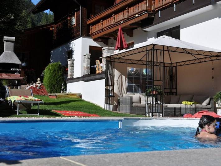Ferienhaus für 5 Personen, mit Balkon und Terrasse sowie Garten und Pool