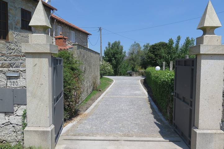 Location de vacances pour 4 personnes, avec terrasse ainsi que piscine et jardin dans Póvoa de Lanhoso - 3