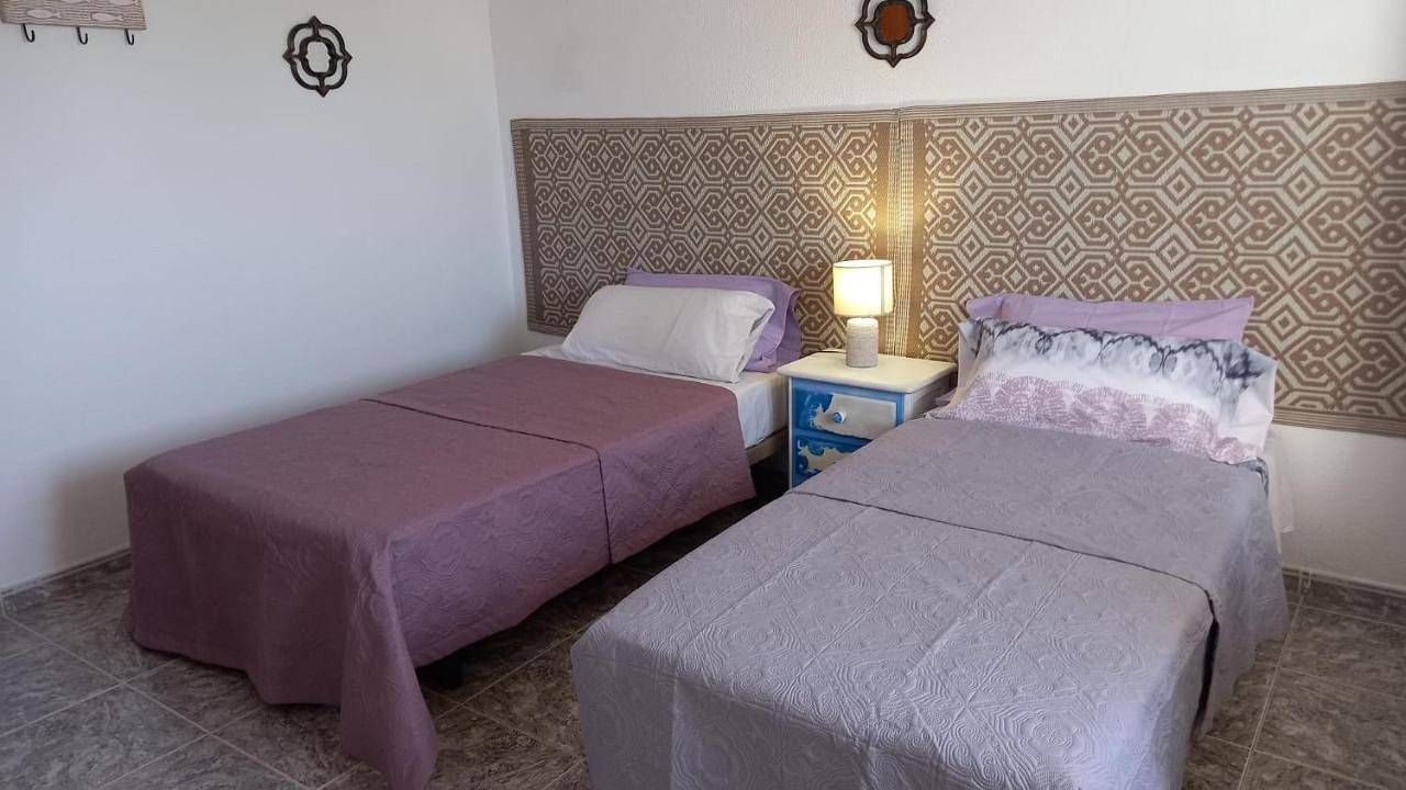 Ganze Ferienwohnung, Double Room with Shared Bathroom in Villaverde, La Oliva