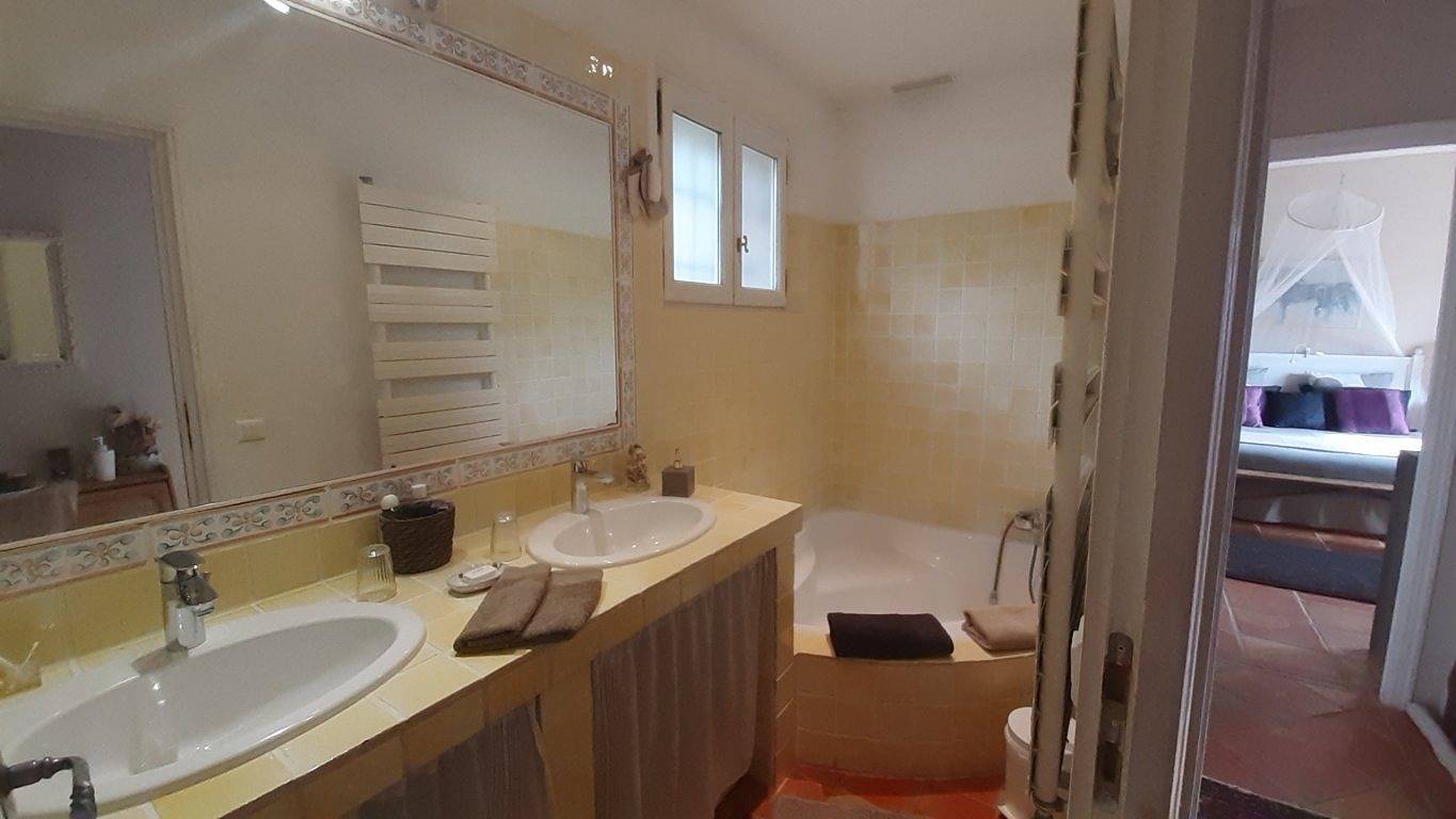 Chambres d'hôtes Massacan, vue mer - 2 chambres terrasse vue mer in Le Lavandou, Région de Toulon