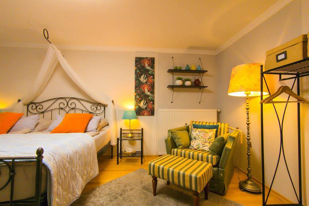 Ganze Wohnung, Das Erholungs Kellerchen. Im Sommer schön kühl, im Winter kuschelig Warm! in Bad Lippspringe, Nordrhein-Westfalen