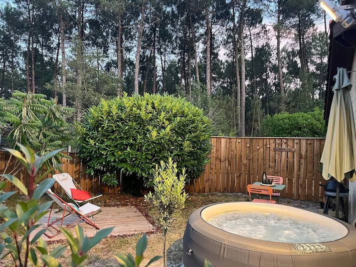 Gîte pour 2 personnes, avec Jacuzzi ainsi que Terrasse et Jardin à Sore