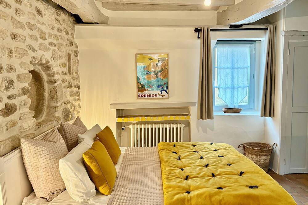 Charming 2-bedroom house in a historic and beautiful village in Venasque, Parc naturel régional du Mont-Ventoux