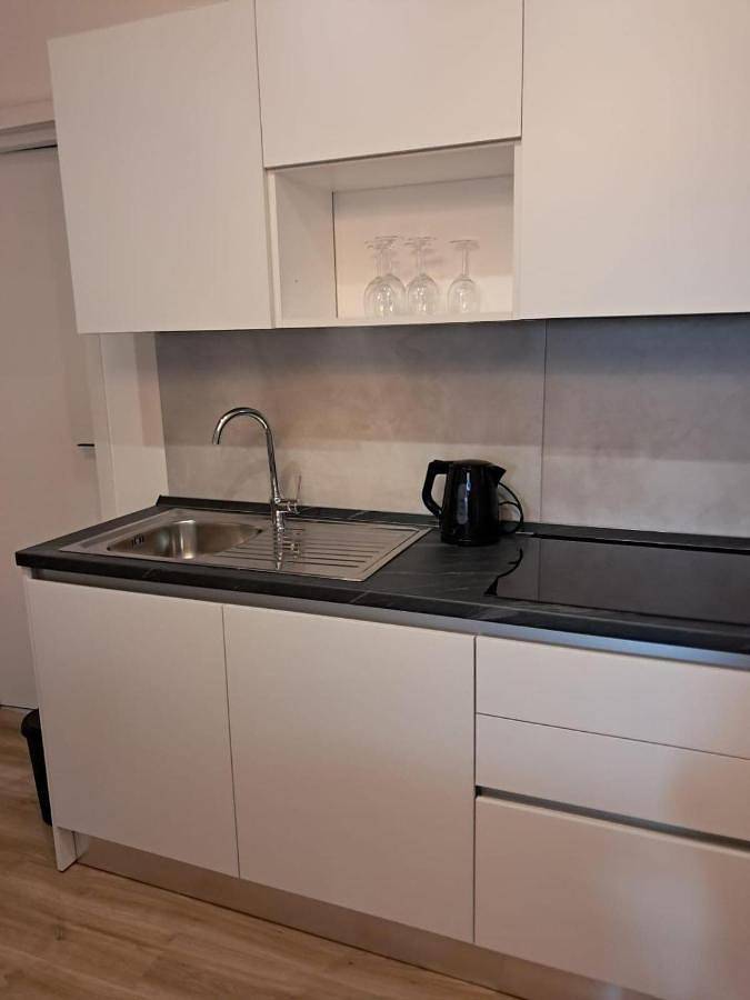 - Numberz - Rooms Apartments and Suites with Wi-Fi and Ac in Latina, Agro Pontino