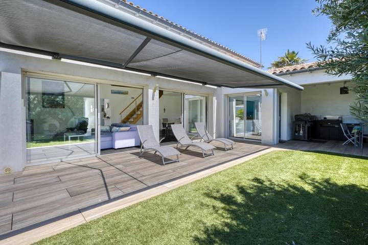 Location de vacances pour 10 personnes, avec Jardin dans Plage de la Cible