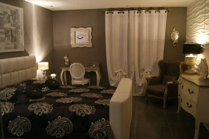 Gîte pour 2 personnes, avec jacuzzi ainsi que jardin et sauna à Les Mayons - 3