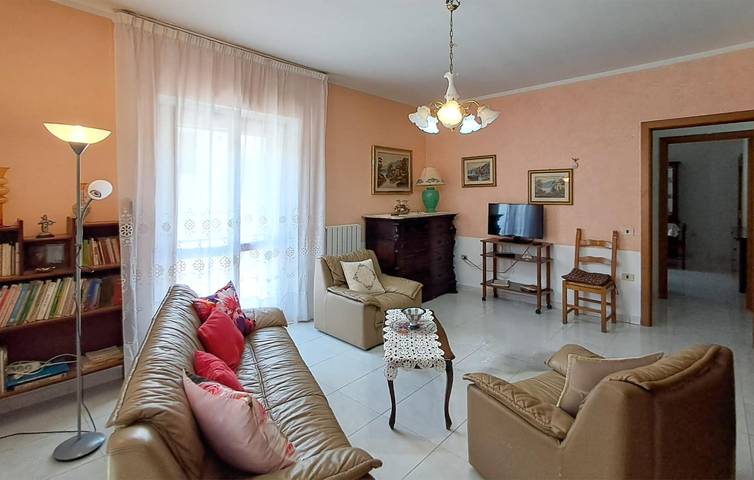 Moderno apartamento con terraza cerca del centro de Senerchia in Senerchia, Provincia d'Avellino