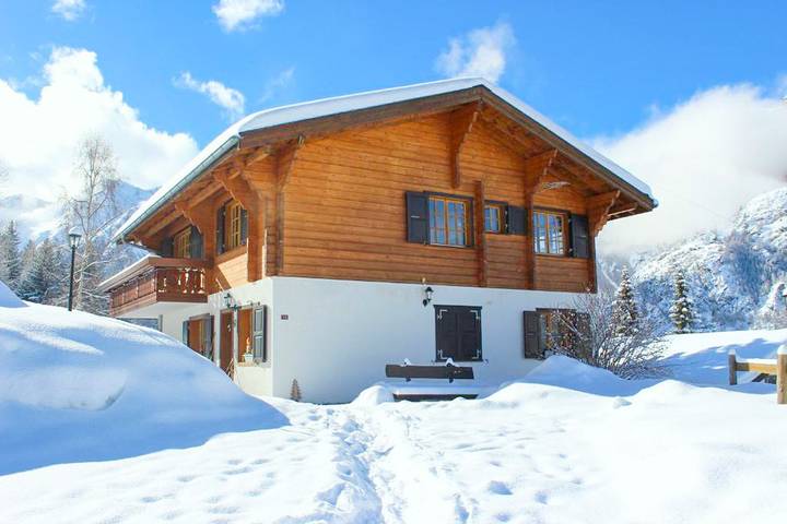 Ferienhaus für 8 Personen, mit Ausblick und Sauna sowie Terrasse, mit Haustier in Grächen