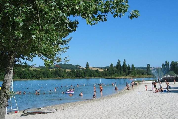 Location de vacances pour 4 personnes, avec vue ainsi que terrasse et jardin dans Base de loisirs de Saramon - 4