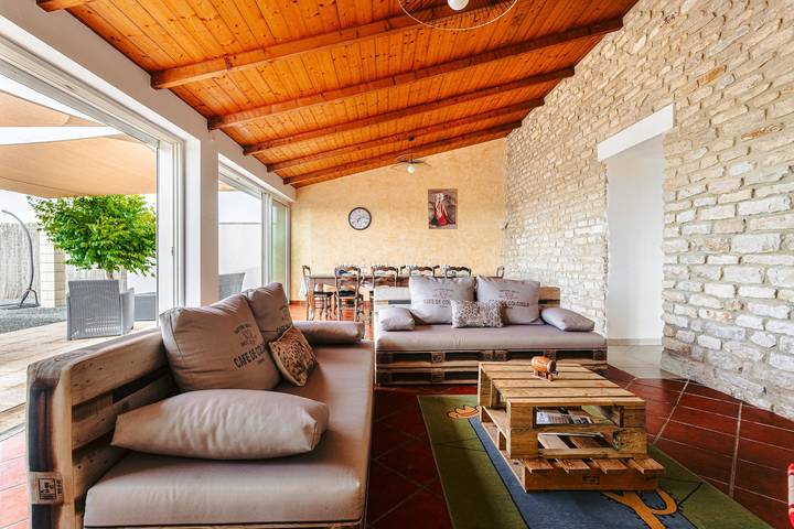 Holiday Home 'Gîte Koala' with Private Pool, Wi-Fi & Air Conditioning in Marans, La Rochelle region