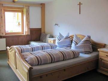 Zimmer für 3 Personen in Tannheim (Tirol), Allgäuer Alpen (Österreich), Bild 3