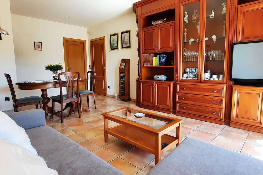 House in a quiet area with views of the old town of Pals in Pals, Costa Brava