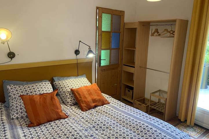 Location de vacances pour 3 personnes, avec terrasse ainsi que jardin et piscine, animaux acceptés à Eyragues - 2