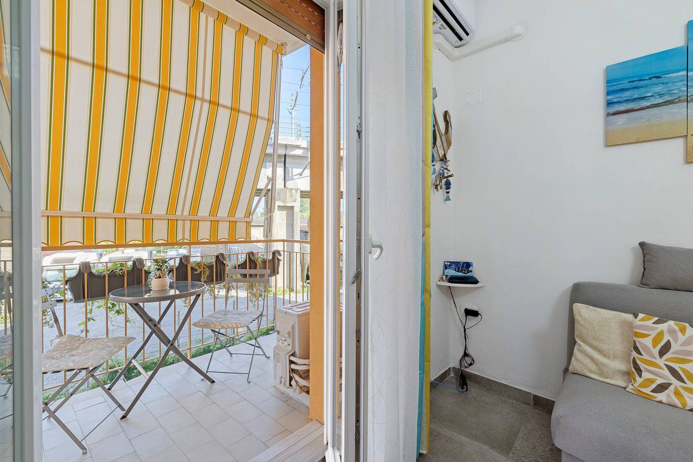 Appartamento intero, Appartamento 'La Cà Delle Tre Rose' con Balcone, Wi-Fi e Aria Condizionata in Valleggia, Quiliano