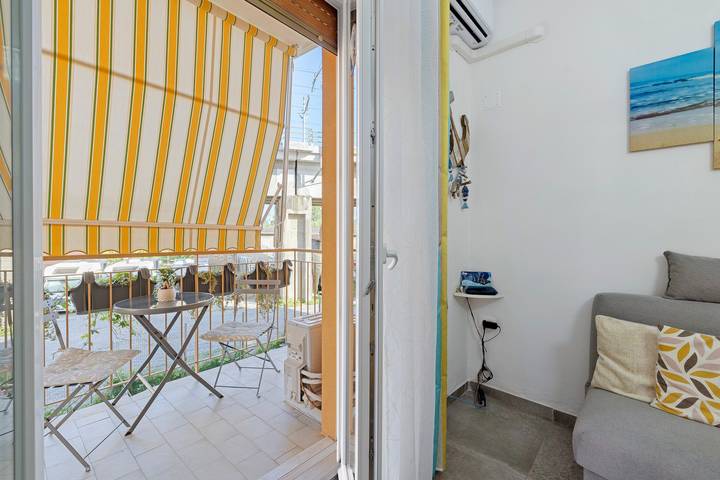 Appartamento intero, Appartamento 'La Cà Delle Tre Rose' con Balcone, Wi-Fi e Aria Condizionata in Valleggia, Quiliano