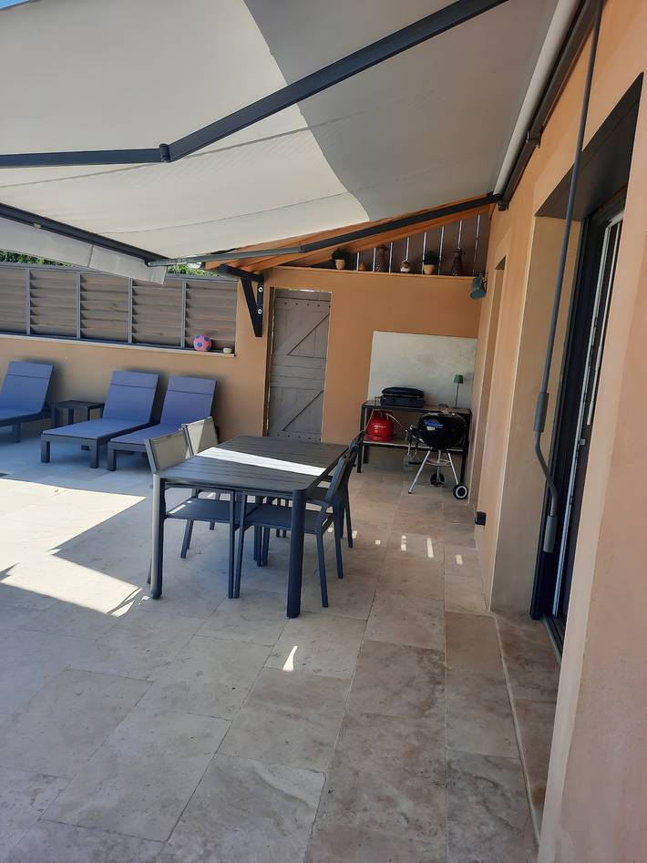 Cottage 'Gîte La Bergerie' con piscina privata, Wi-Fi e aria condizionata in Saint-Geniès, Périgord Noir