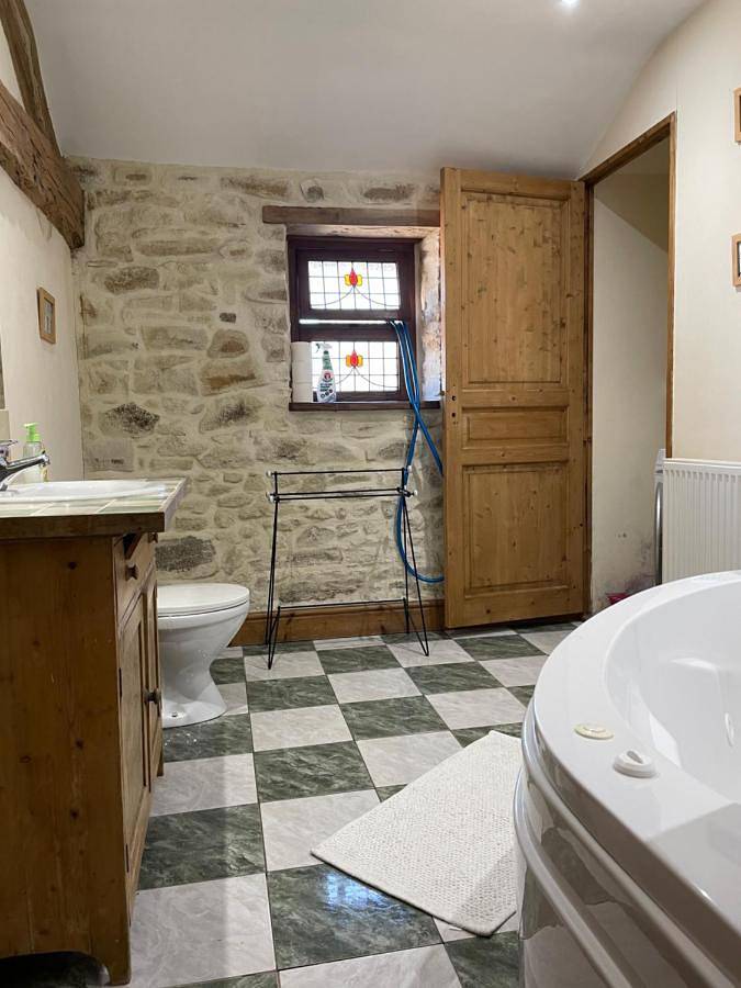 Location de vacances pour 8 personnes, avec terrasse ainsi que piscine et jardin, animaux acceptés à La Chapelle-Montbrandeix - 3