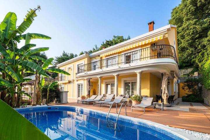Dom wakacyjny dla 10 osób, z ogród i basen oraz jacuzzi w Herceg Novi