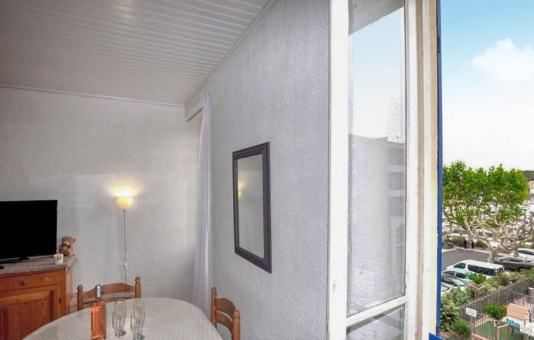 Ganze Ferienwohnung, Wohnung mit Meerblick in der Nähe von Plage del Mitg 2km in La Côte Vermeille, Port-Vendres