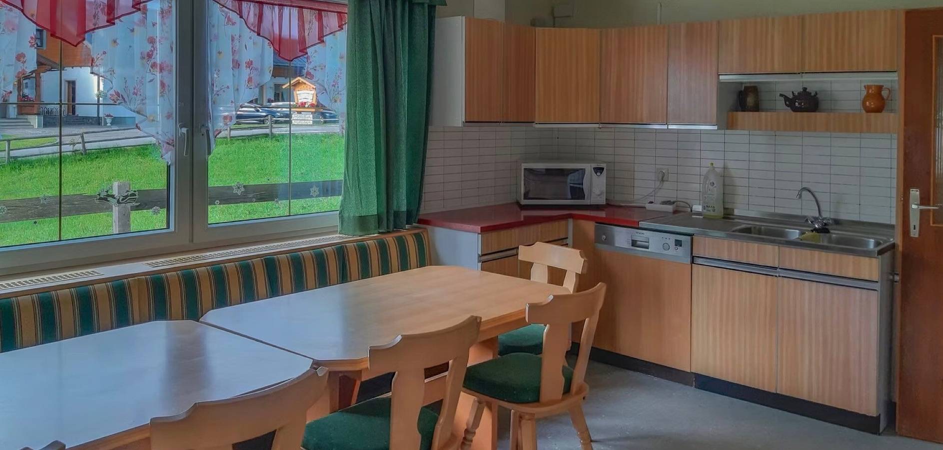 Ferienhaus 'Landlhof' mit Bergblick, privater Terrasse und Wi-Fi in Ramsau am Dachstein, Schladming-Dachstein