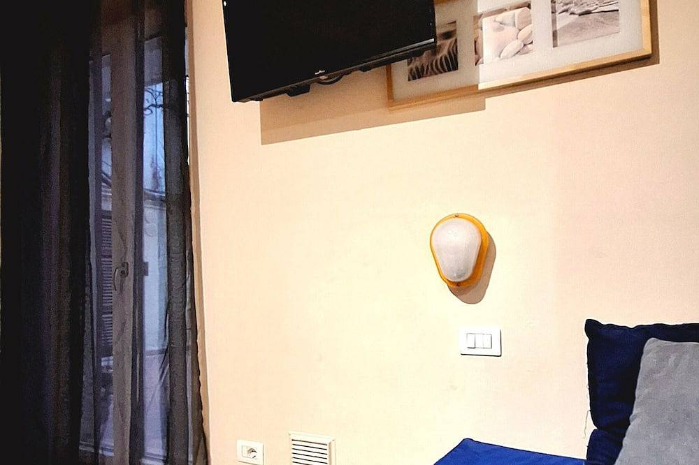 Appartamento intero, Lago di Garda confortevole trilocale di 4  posti letto con wi-fi e smart Tv in Lazise, Prealpi Gardesane