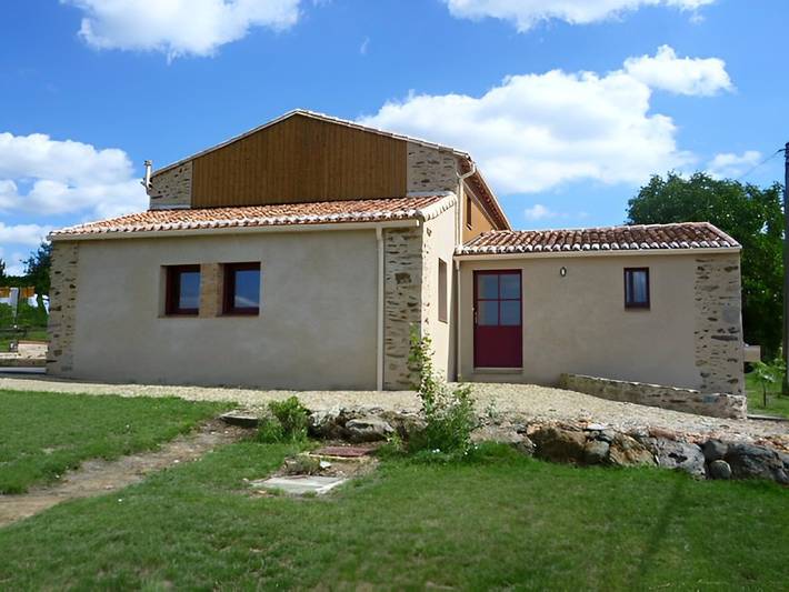 Gîte pour 8 personnes, avec jardin et terrasse, animaux acceptés à Le Loroux-Bottereau