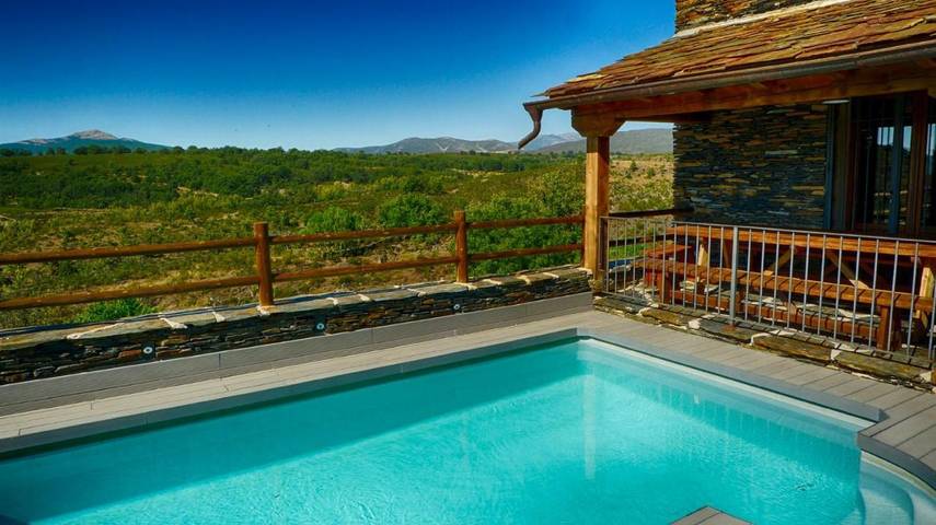 Chalet para 16 personas, con jardín y jacuzzi además de piscina y terraza en Sierra Norte de Guadalajara - 2