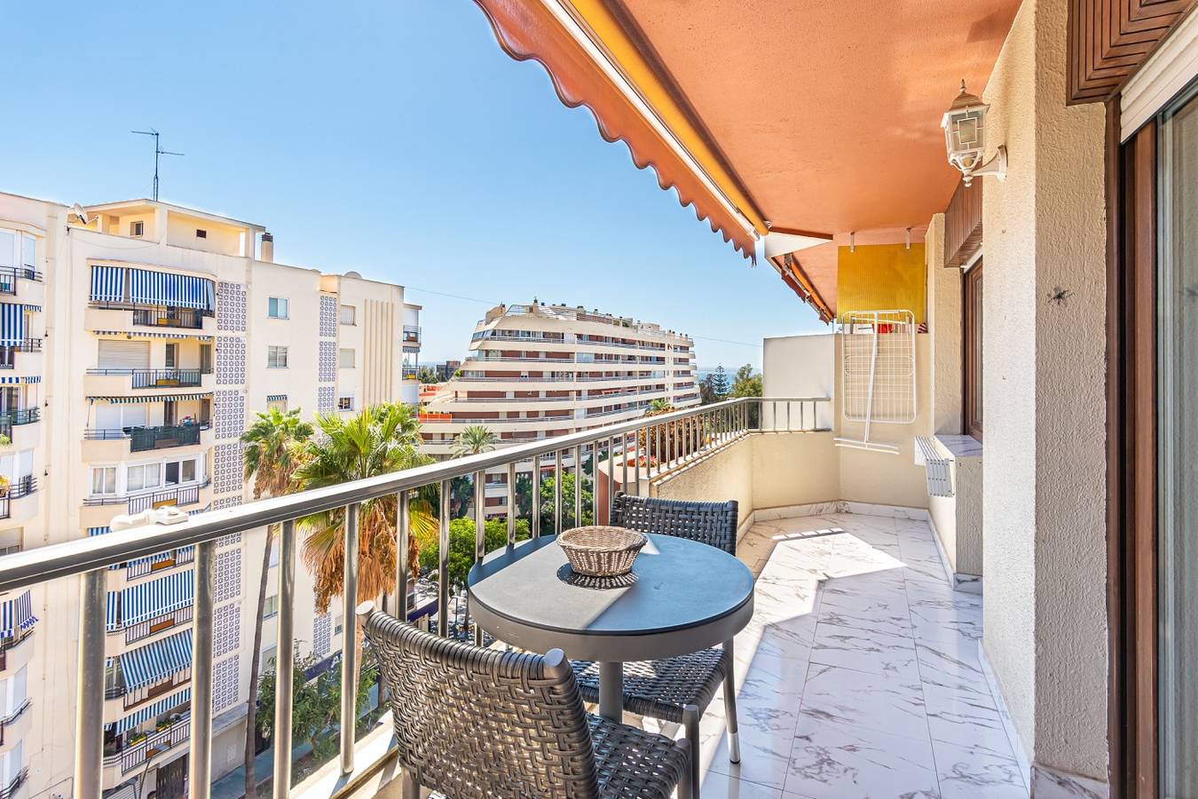 Apartamento vacacional entero, White Comfort - Junto al mar en el centro in Marbella Centro, Marbella