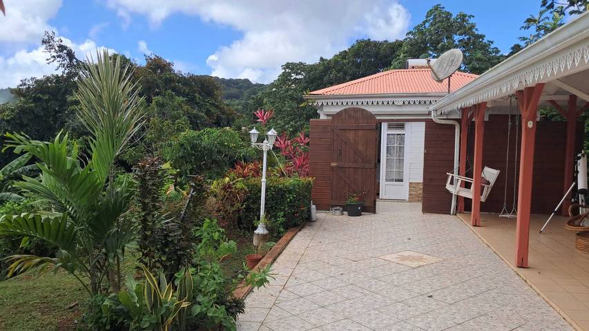 Gîte pour 4 personnes, avec piscine et terrasse à Rivière-Pilote