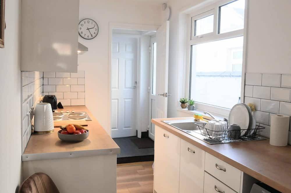 Casa-Baño privado externo-Moderno-Vista a la Calle-Stoke-3bed-house-01 in Stoke-on-Trent, Midlands