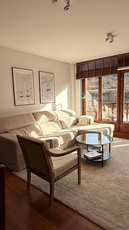 Gîte pour 8 personnes, avec vue et balcon à Bossòst